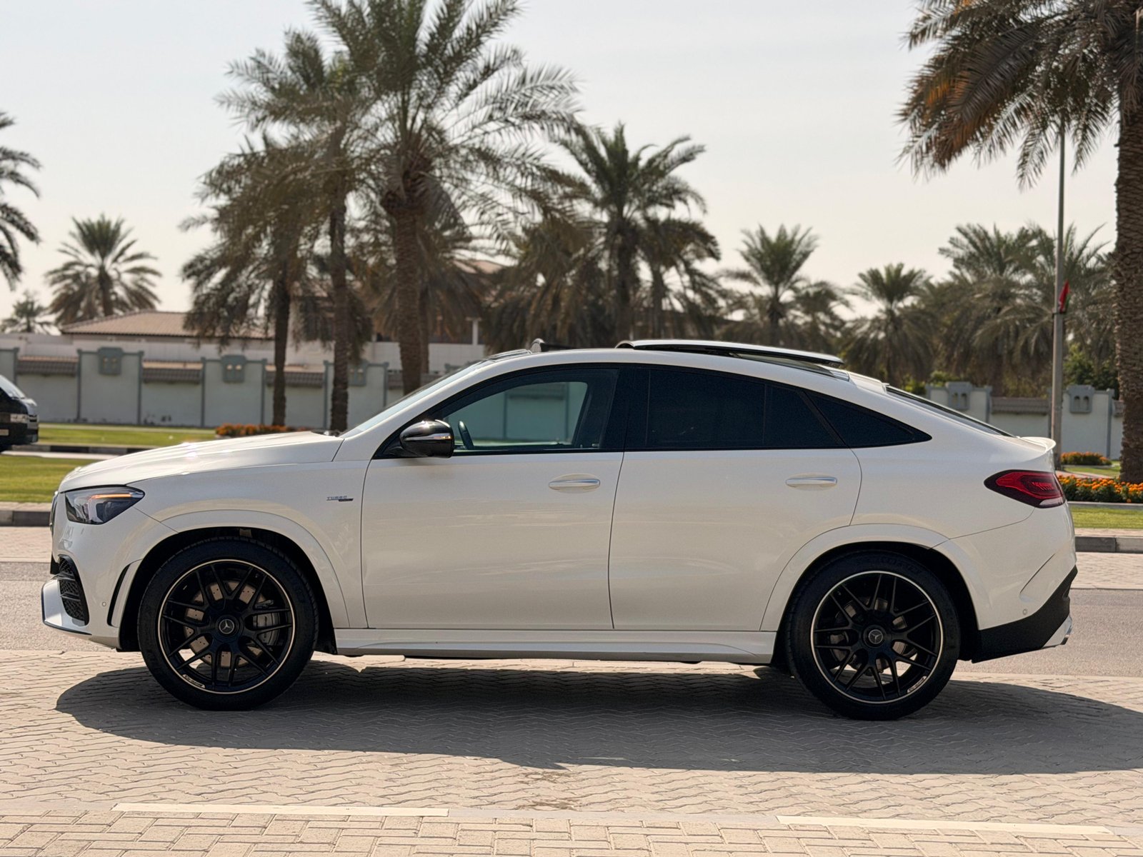 Mercedex Benz GLE53 2022 White image